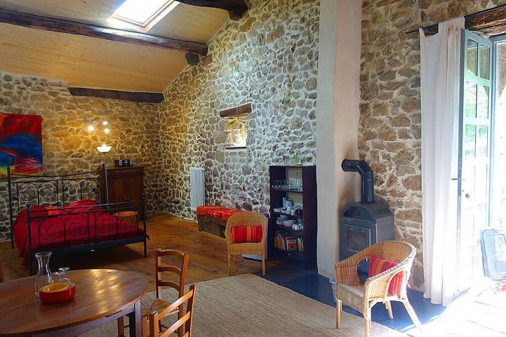 Gîte pour 4 personnes, avec jacuzzi ainsi que jardin et balcon, animaux acceptés à Laboule - 3