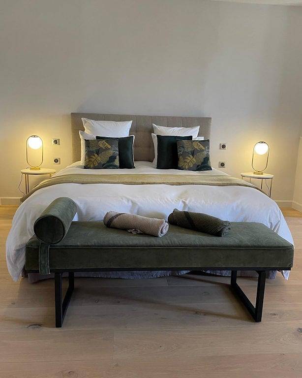 La Pavoyère - Pleine Lune in Mormoiron, Parc naturel régional du Mont-Ventoux