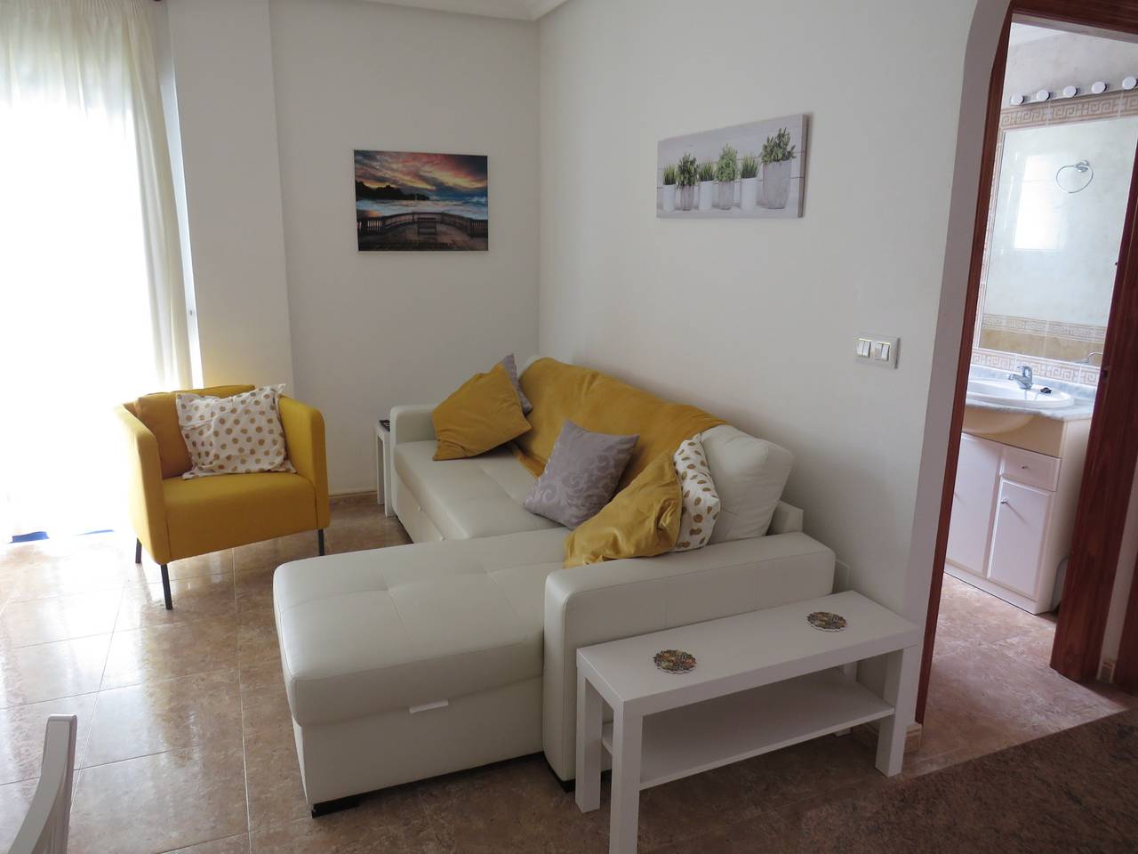 Entire holiday apartment, Sea View 2-Bed Apartment - 9 Night Max Stay in Orihuela, Costa Blanca