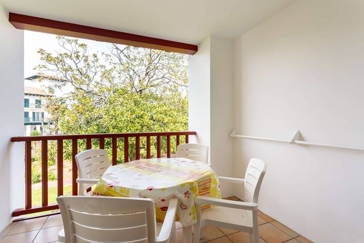 Appartement de vacances pour 4 personnes, avec Terrasse ainsi que Jardin et Piscine