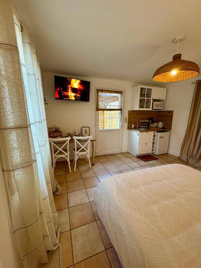 Gîte pour 2 personnes, avec jardin ainsi que piscine et jacuzzi, animaux acceptés à Alette - 4