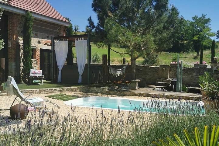 Gîte pour 4 personnes, avec Jacuzzi ainsi que Terrasse et Jardin à Cognat-Lyonne