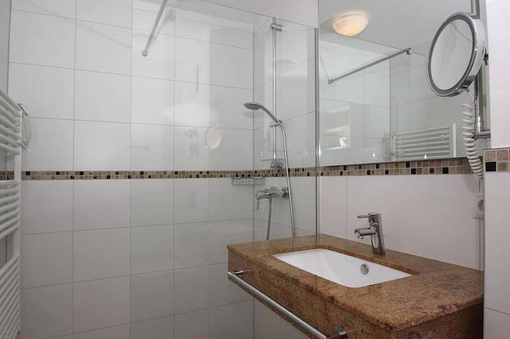 Ganze Wohnung, Strandnahe FeWo mit Terrasse, Schwimmbad- und Saunanutzung - Rex Rugia - Rex in Lobbe, Mönchgut