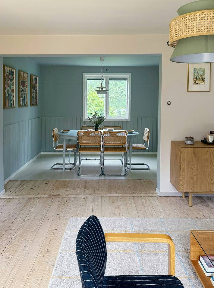 Klassiskt svenskt trähus nära havet och skogen in Karlshamns region
