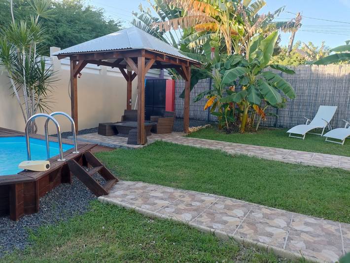 Gîte pour 4 personnes, avec terrasse ainsi que jardin et piscine à Saint-François - 4