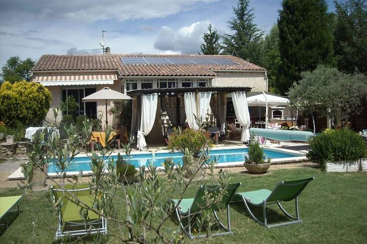 Location de vacances pour 5 personnes, avec jardin et terrasse, animaux acceptés à Pierrevert