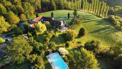 Chambre d’hôte pour 2 personnes, avec vue ainsi que jardin et piscine à Lasseube