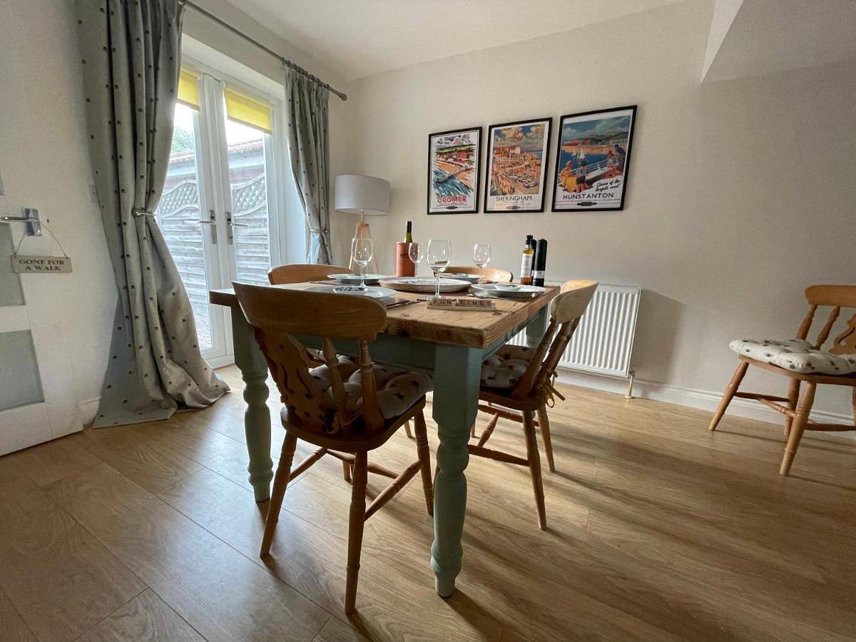 Bramblebee Cottage Salthouse in Salthouse, Norfolk Coast