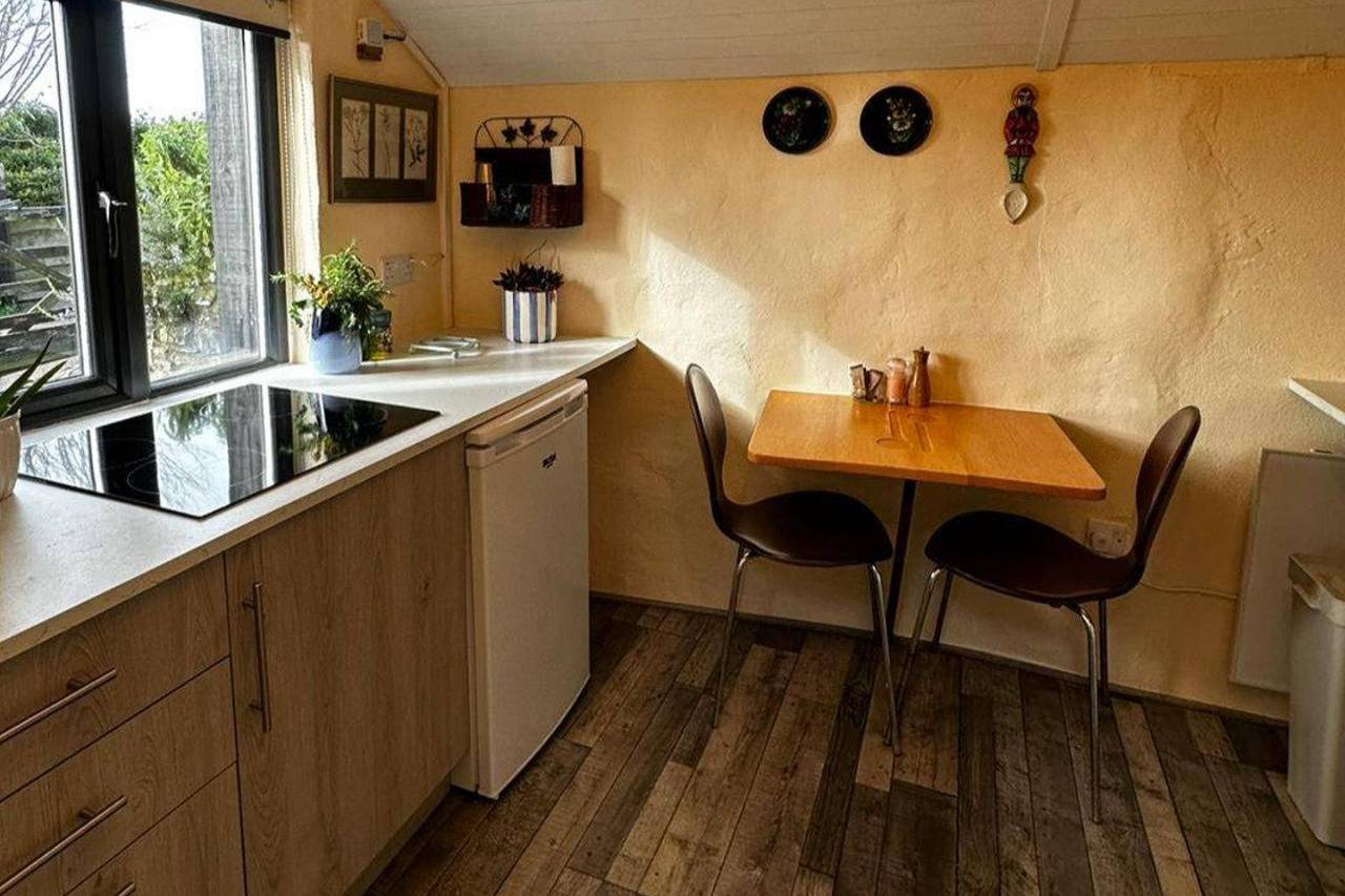 Little Linney - Sleeps 2 - Garden - Parking - Wifi in Hartland, Hartland Devon Heritage Coast