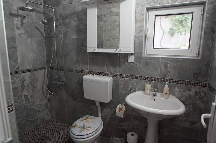 Atico Stoliv Hasta 9 camas a 5 m del mar Muelle privado Terraza 95m2 Seawiev in Bay of Kotor
