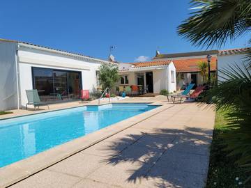 Gîte pour 8 personnes, avec jacuzzi et jardin ainsi que terrasse et piscine à L'Aiguillon-sur-Mer
