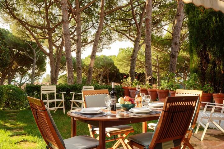 Casa rural para 8 personas, con Terraza además de Jardín y Vistas en Baix Empordà