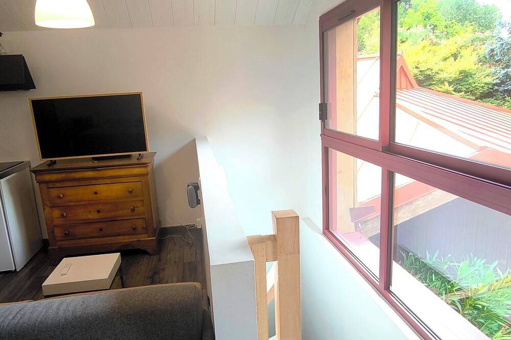 Apartamento entero, Very pleasant, quiet, bright, spacious studio set in a lovely wooded garden in Pluneret, Côte des Mégalithes