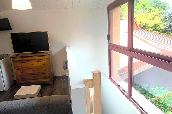 Apartamento entero, Very pleasant, quiet, bright, spacious studio set in a lovely wooded garden in Pluneret, Côte des Mégalithes