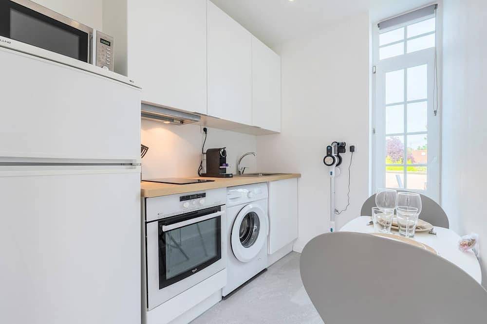 Entire apartment, Nice 20m2 bright atypical flat with terrace in Marcq-en-Barœul, Lille region