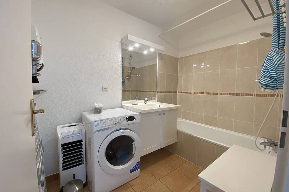 Entire apartment, Cambo Renovated T2, 2 Sleeps, Balcony, Wi-Fi in Cambo-les-Bains, Bayonne region