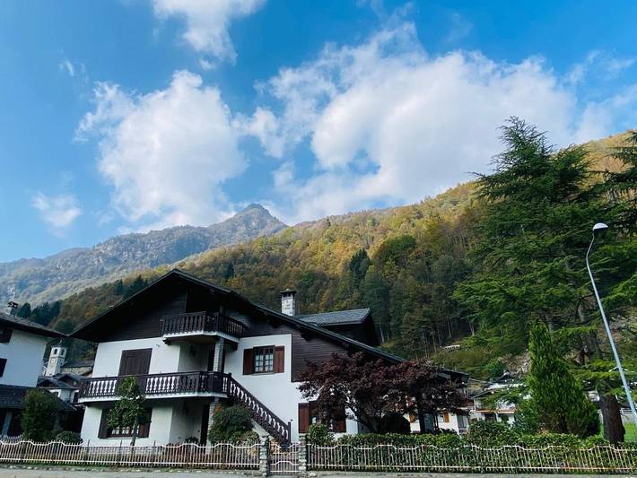 Casa vacanza per 4 persone, con Balcone e Terrazza nonché Giardino e Panorama a Pila