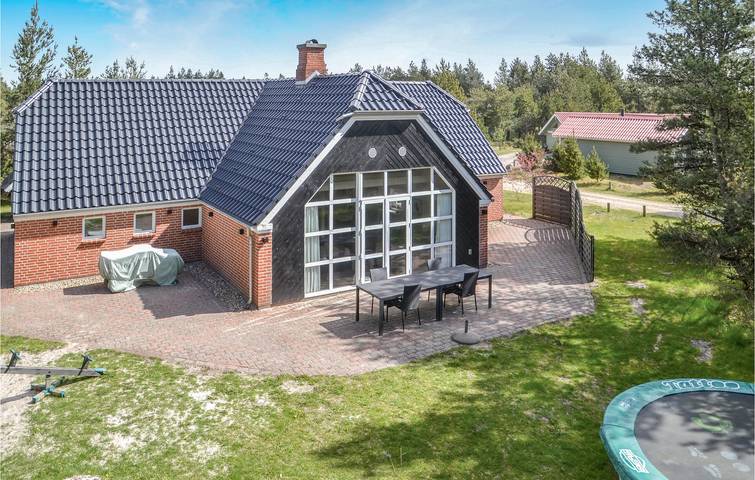 Ferienhaus für 10 Personen, mit Terrasse und Whirlpool sowie Pool und Sauna