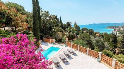 Gîte pour 11 personnes, avec piscine et jardin dans Plage d'Aiguebelle