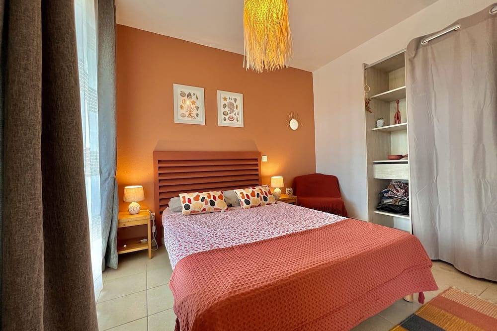 Appartement entier, Hébergement en duplex. Jardin privé. 6 couchages. À moins de 100 m de la plage. in Poggio-Mezzana, Arrondissement de Corte