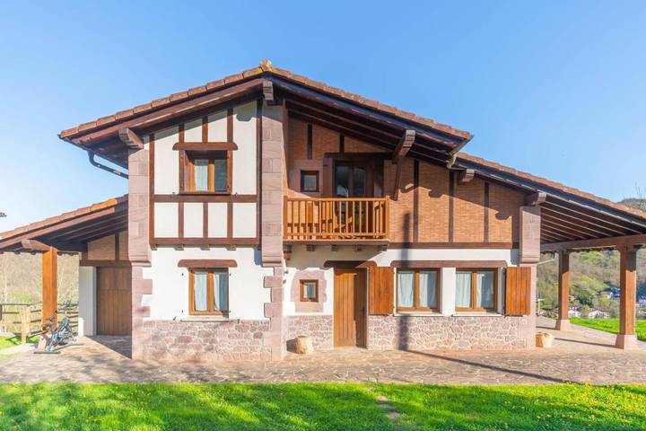 Casa rural para 10 personas, con Balcón y Terraza además de Jardín y Vistas en Echalar
