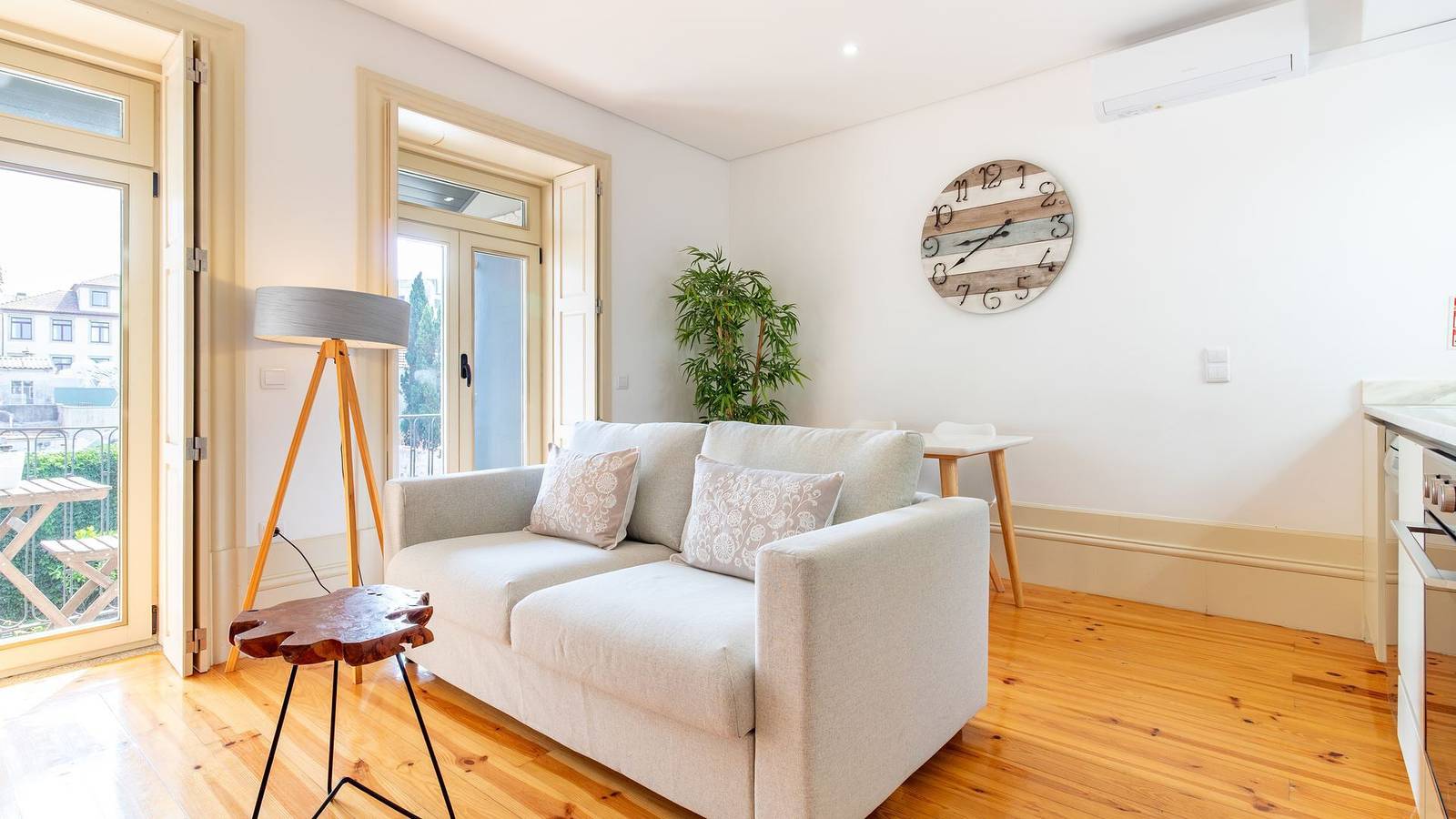 Apartamento entero, Cedofeita Boutique Flat w/ AC by LovelyStay in Cedofeita, Distrito de Porto