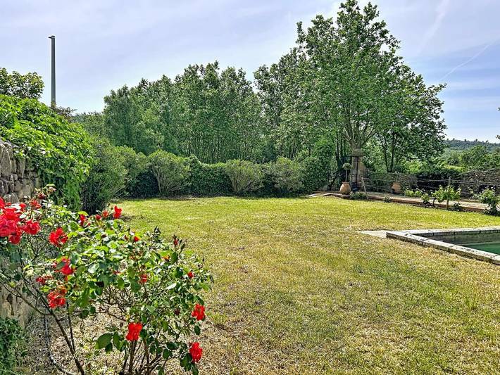 Location de vacances pour 2 personnes, avec piscine ainsi que jardin et vue à Pierrerue - 3