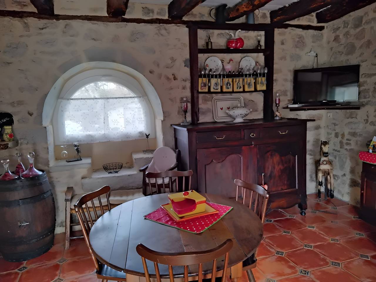 Gîte Petit Gouffre d'Amour con jardín privado, Wi-Fi y aire acondicionado in Padirac, Quercy