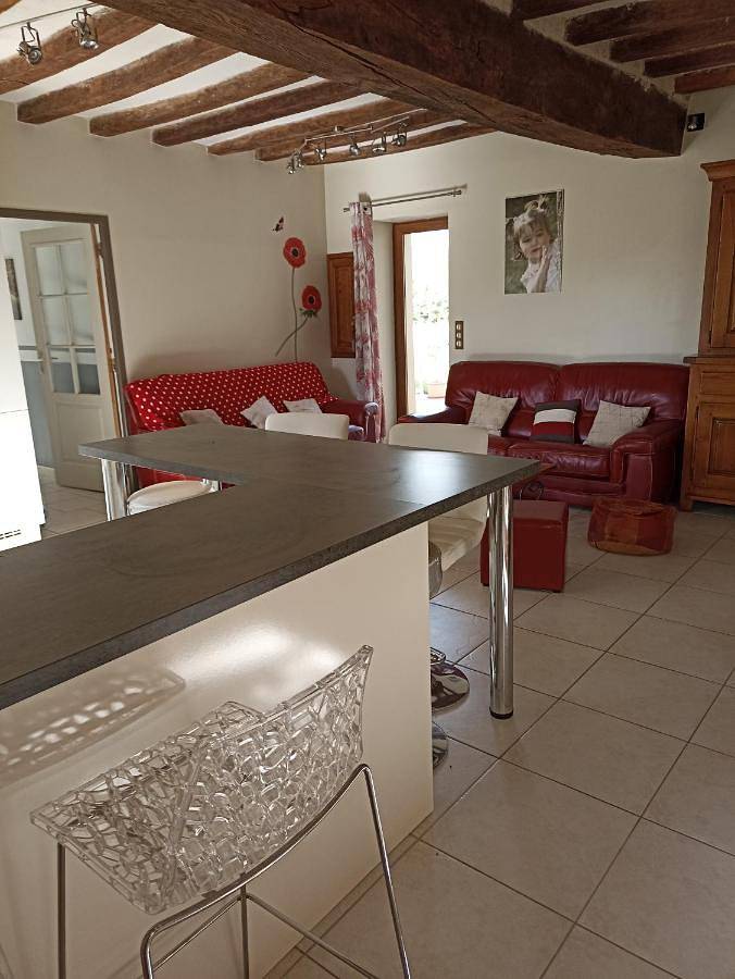 Four-Bedroom House in Saulnay, Région de Le Blanc