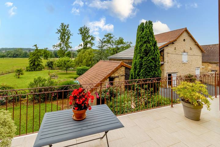 Gîte du Lavoir – Maison de vacances authentique avec charme et nature préservée in Cherveix-Cubas, Périgord Vert