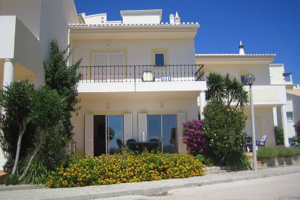 Magnificent 2 Bed Town House overlooking the beach at Meia Praia  in Lagos, Faro Distrikt