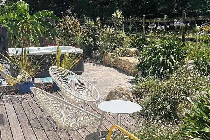 Gîte pour 4 personnes, avec jacuzzi ainsi que piscine et jardin à Sallertaine