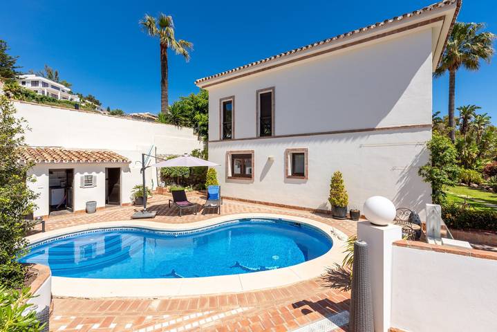 Villa 'La Cala de Mijas' with private pool, Wi-Fi and air conditioning in La Cala de Mijas, Mijas
