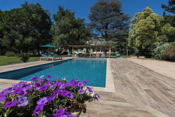 Location de vacances pour 10 personnes, avec jardin et terrasse à Bellegarde