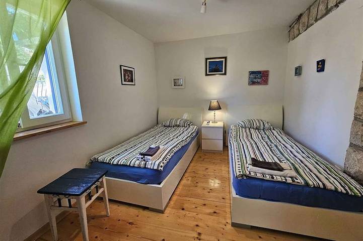 Apartamento entero, Apartamento de vacaciones con terraza y vistas al mar in Njivice, Krk (isla)