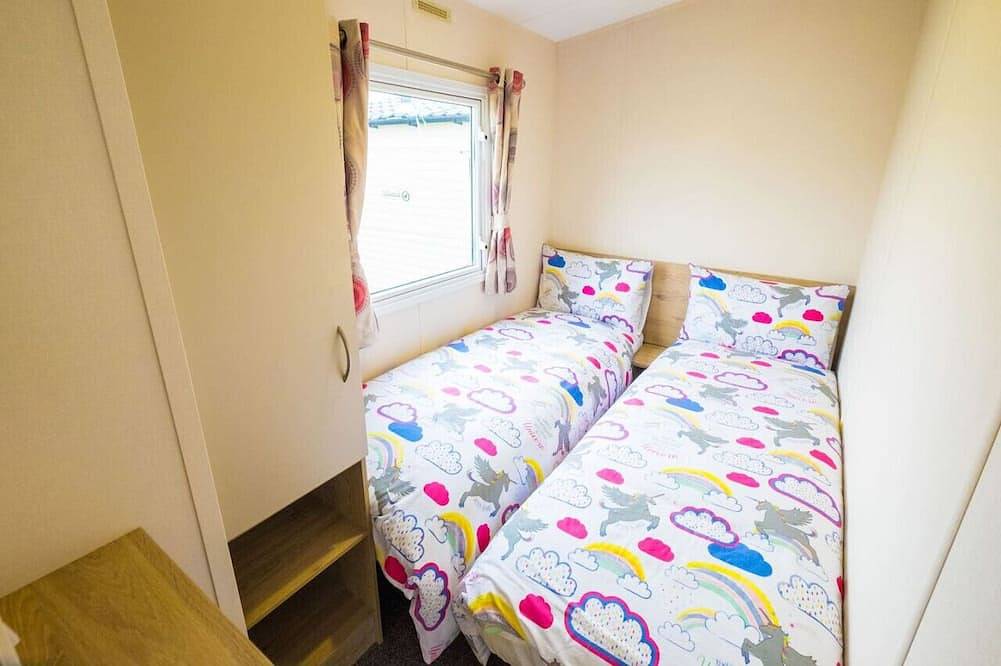 Camber Sands Holiday Park - Sleeps 8 - 3 Bedrooms - Decking - Private Parking in Camber, East Sussex