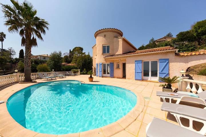 Villa voor 8 personen, met balkon/terras en zwembad in Frejus