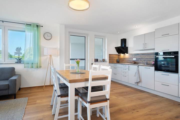 Entire apartment, Apartment 'Obstgarten' with Mountain View, Private Terrace and Wi-Fi in Tettnang, Region Bodensee-Oberschwaben