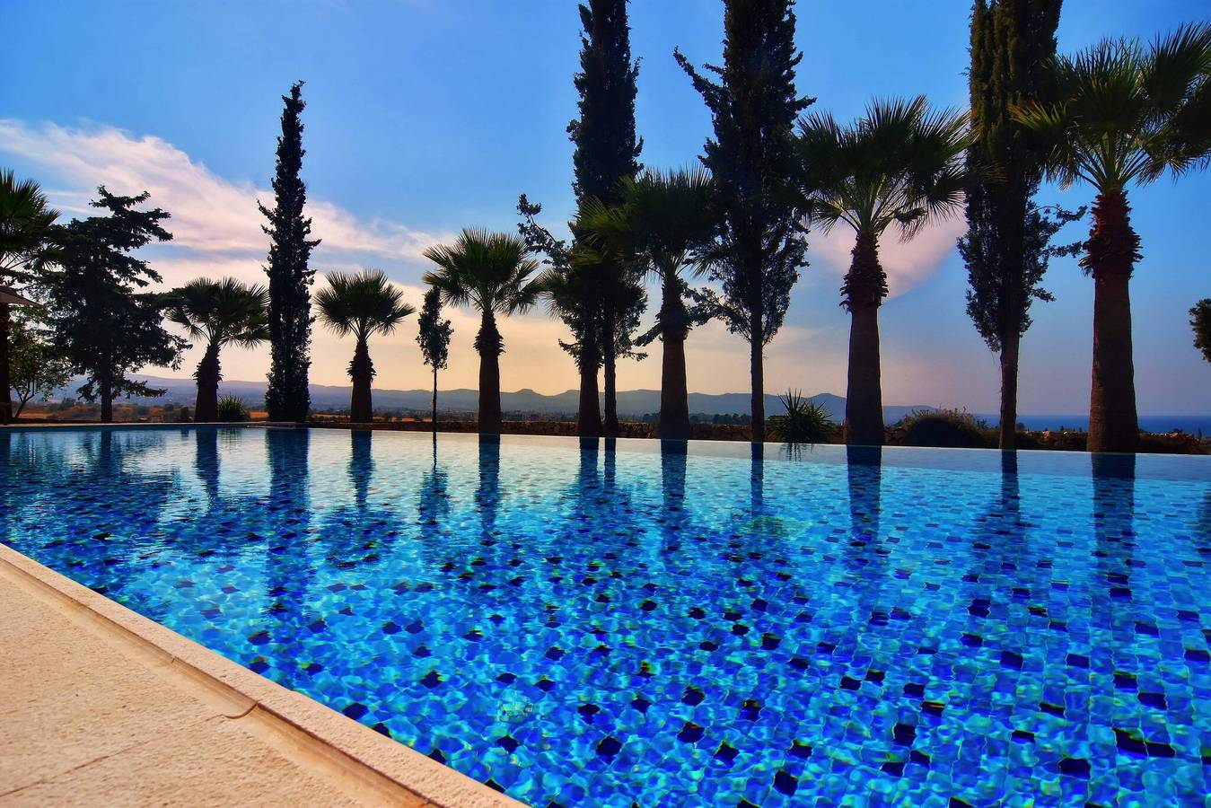 Incredible Large Villa In Paphos sleeps 14 Children Pool, Jacuzzi, Huge Garden in Πόλις Χρυσοχούς, Syd Cypern