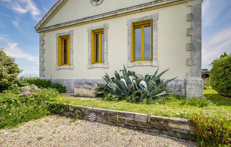 Sea View Apartment 2.5km from Beach with WiFi & Parking in Île Madame, Port-des-Barques