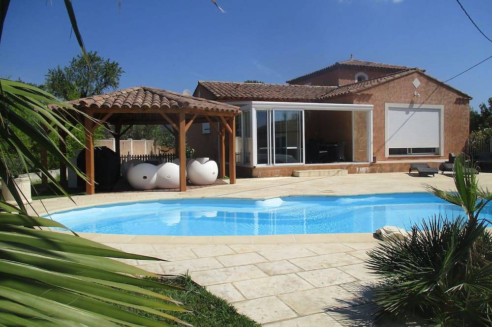 Villa 8 personen in de buurt van zee met zwembad, sauna, tafeltennis, tafelvoetbal ..... in La Crau, Toulon regio