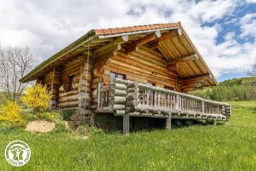 Gîte pour 6 personnes, avec jardin et balcon à Saint-Anthème