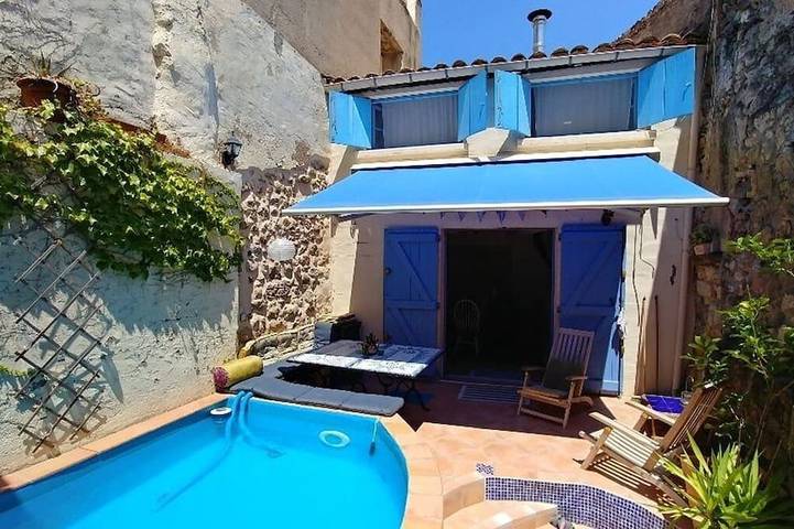 Location de vacances pour 4 personnes, avec terrasse à Pouzolles