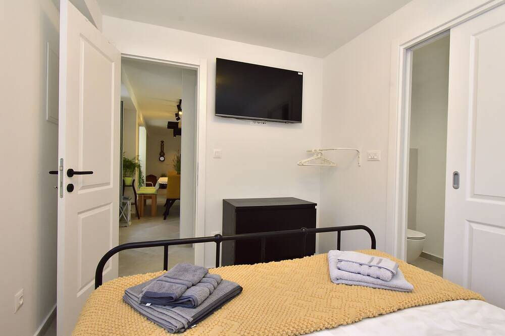Traditional stone house - 10 mins from the beach with private pool in Makarska Riviera