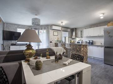 Gîte pour 2 personnes, avec jardin et terrasse à Saint-Laurent-du-Var