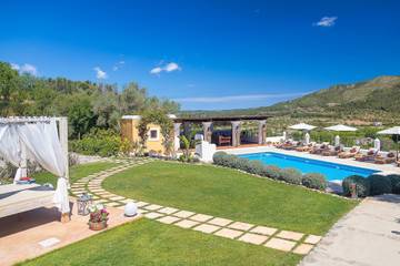 Villa in Santa Eulària des Riu, East Ibiza für 12 