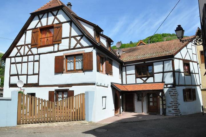 Apartamento entero, Apartamento típico de vino de la casa vieja in Ribeauvillé, Parque natural regional de los Ballons des Vosges