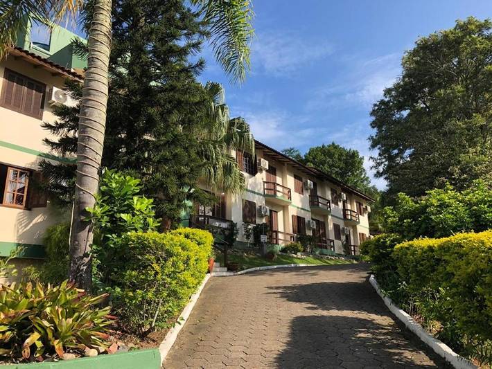 Hôtel pour 4 personnes, avec jardin ainsi que piscine et terrasse, animaux acceptés - 1
