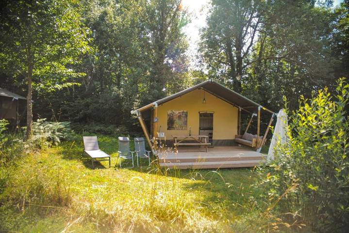 Tente pour 6 personnes, avec piscine ainsi que vue et terrasse