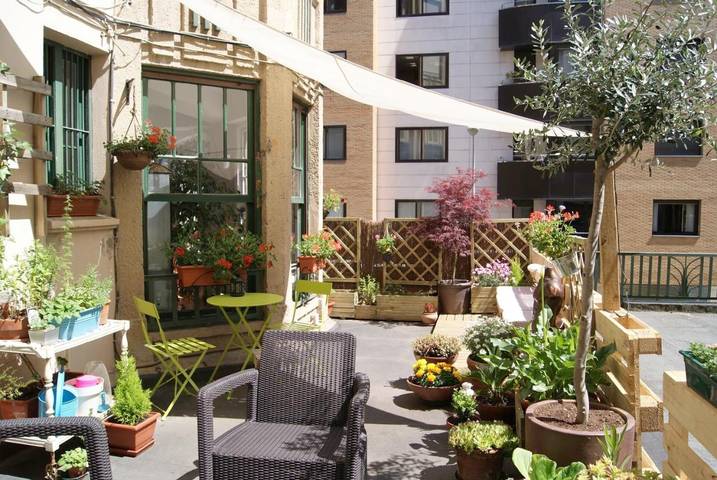 Hostal, con Terraza y Jardín en Pamplona